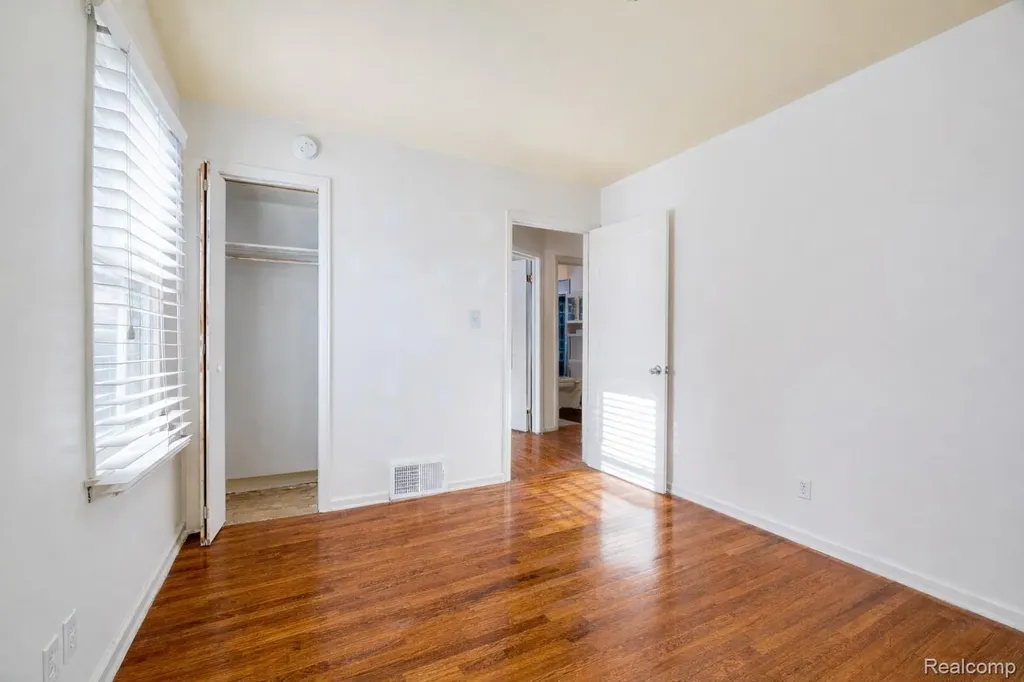 2209 Progress Avenue Lincoln Park City MI 48146