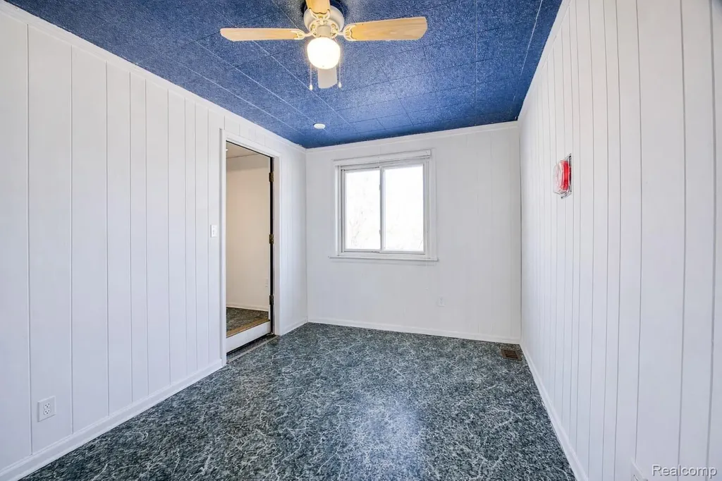 2209 Progress Avenue Lincoln Park City MI 48146