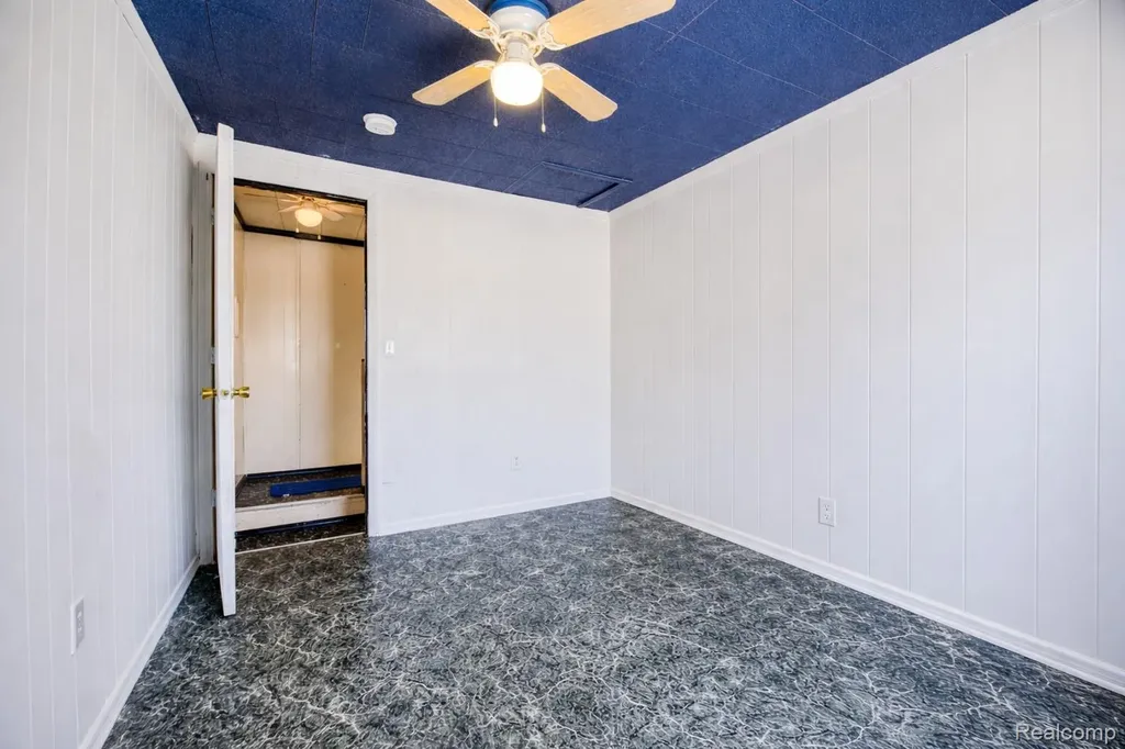 2209 Progress Avenue Lincoln Park City MI 48146