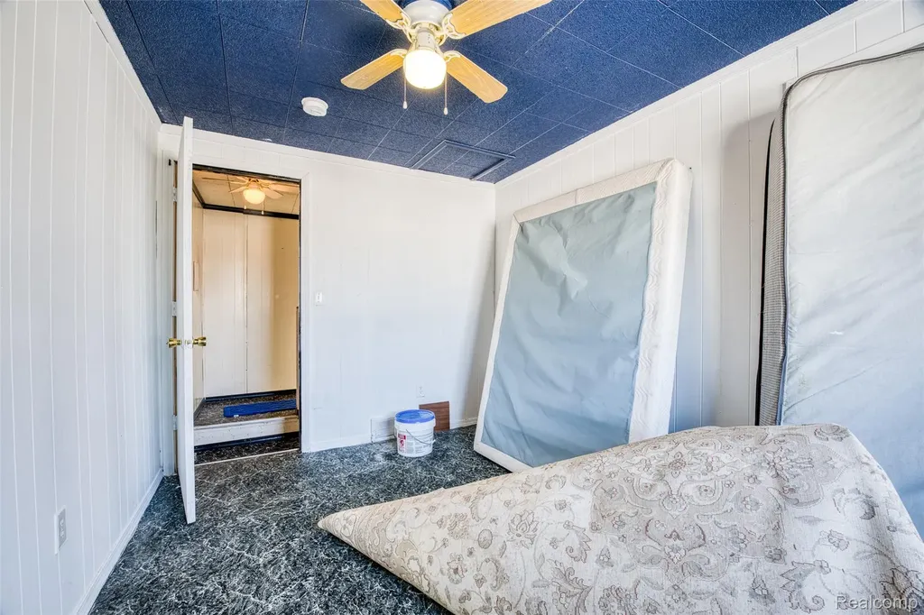 2209 Progress Avenue Lincoln Park City MI 48146