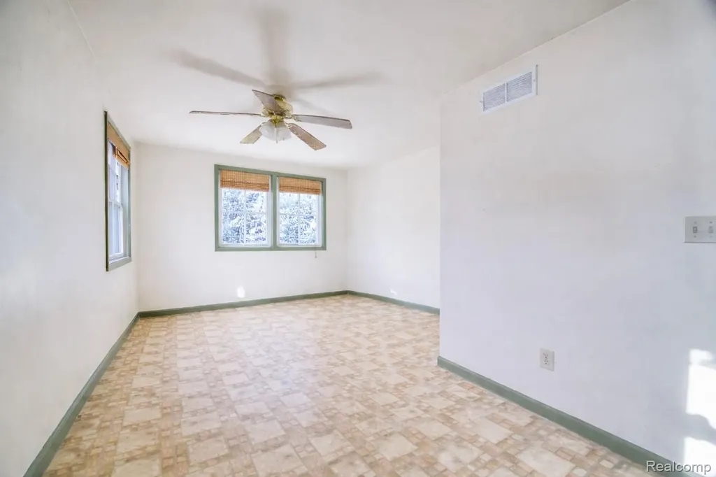 2209 Progress Avenue Lincoln Park City MI 48146