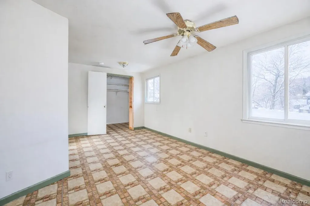 2209 Progress Avenue Lincoln Park City MI 48146