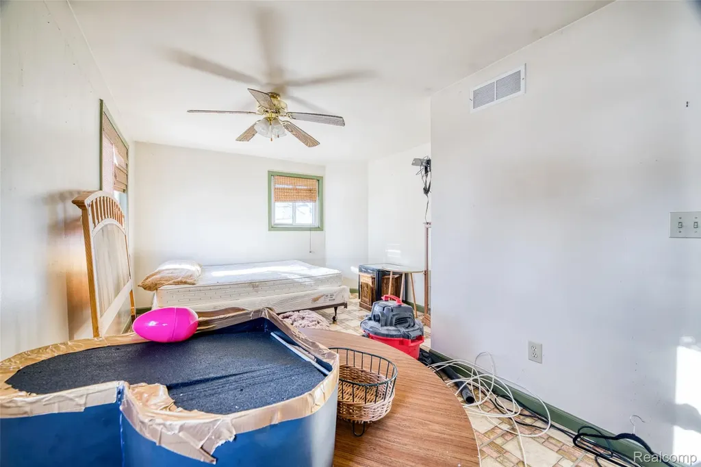 2209 Progress Avenue Lincoln Park City MI 48146