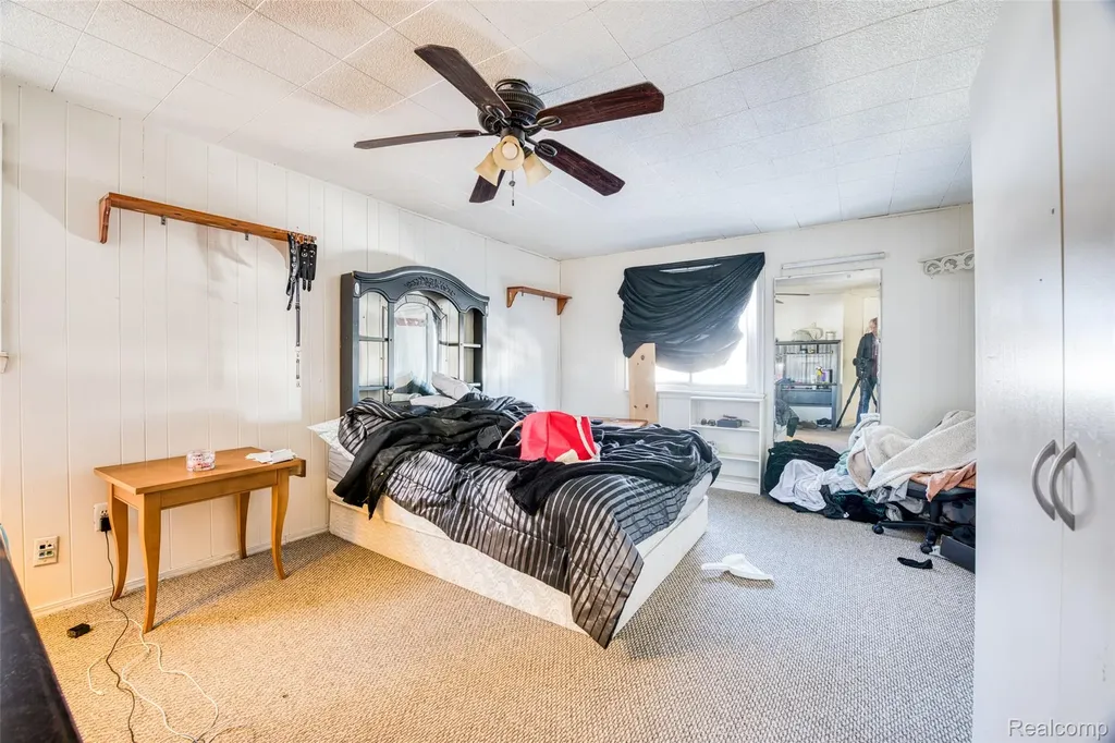 2209 Progress Avenue Lincoln Park City MI 48146
