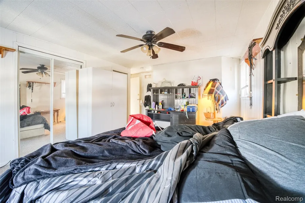 2209 Progress Avenue Lincoln Park City MI 48146