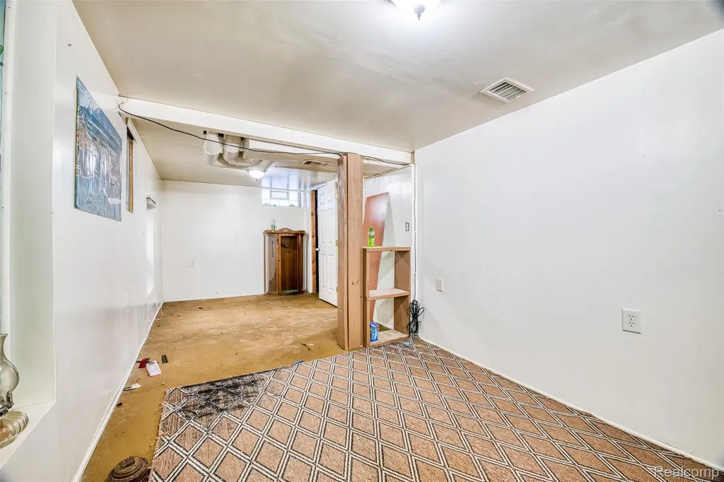 2209 Progress Avenue Lincoln Park City MI 48146