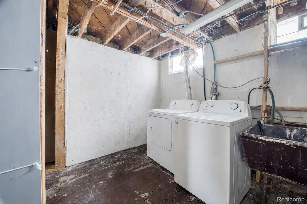 2209 Progress Avenue Lincoln Park City MI 48146
