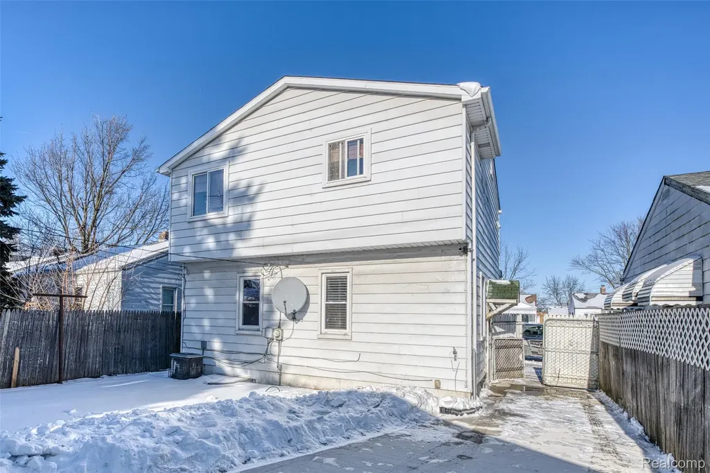 2209 Progress Avenue Lincoln Park City MI 48146