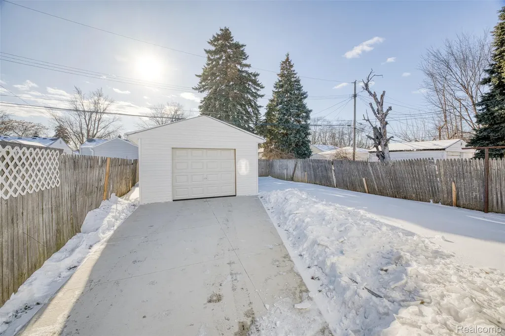 2209 Progress Avenue Lincoln Park City MI 48146