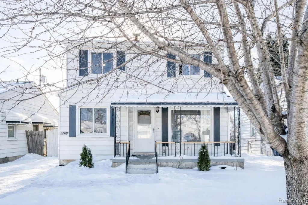 2209 Progress Avenue Lincoln Park City MI 48146