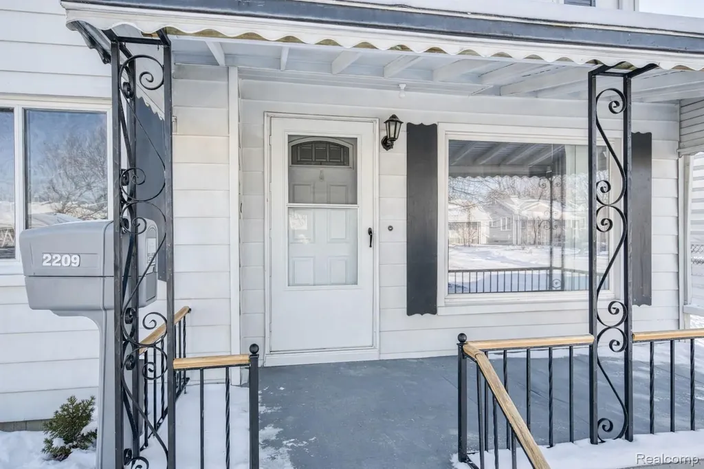 2209 Progress Avenue Lincoln Park City MI 48146