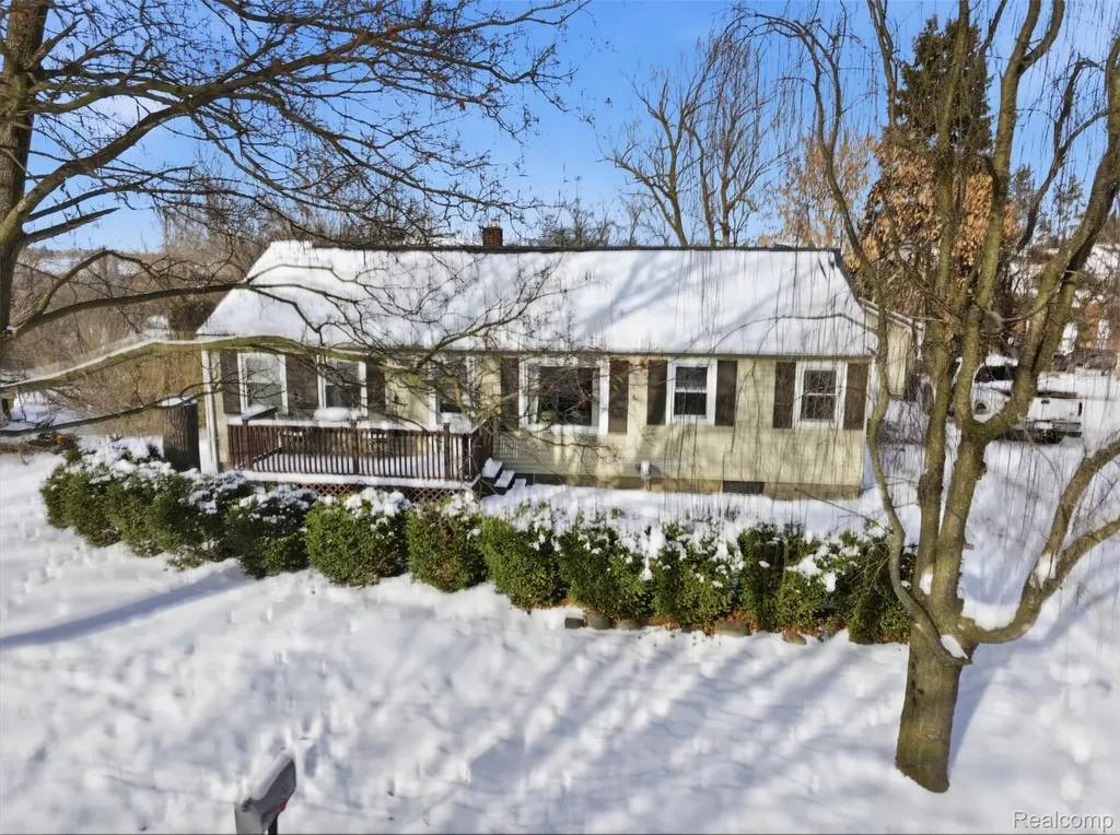 92 Hartley Street Lapeer City MI 48446