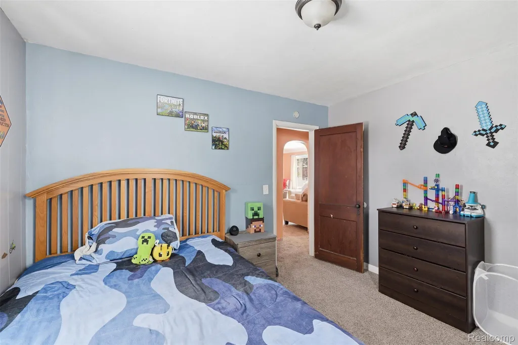 92 Hartley Street Lapeer City MI 48446