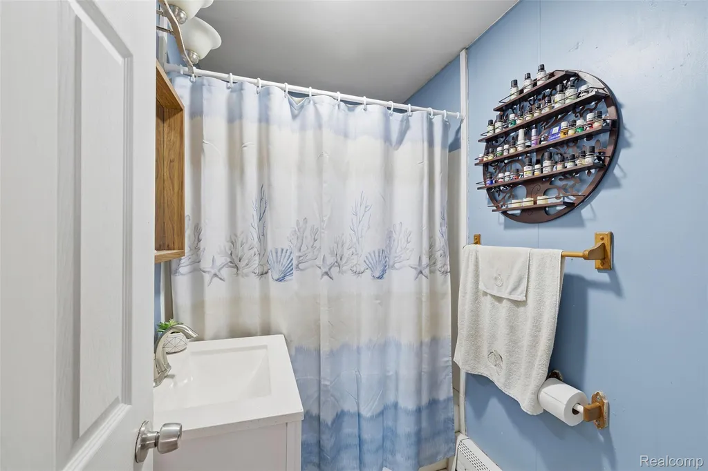 92 Hartley Street Lapeer City MI 48446