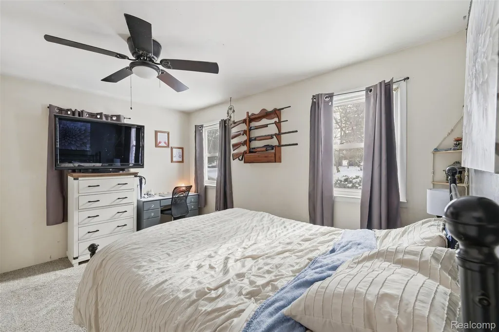 92 Hartley Street Lapeer City MI 48446