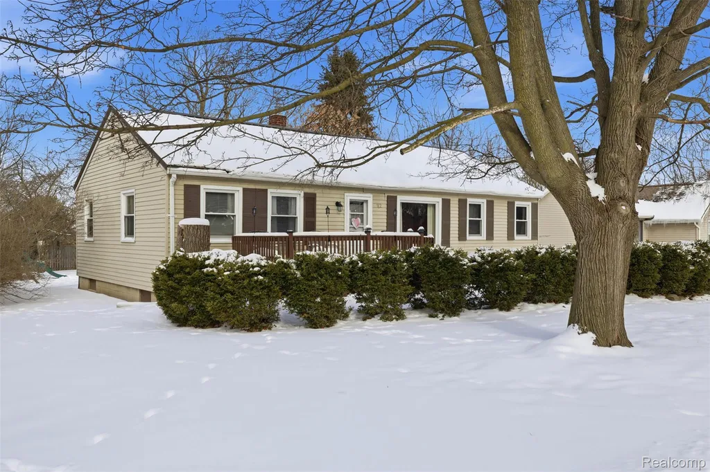 92 Hartley Street Lapeer City MI 48446