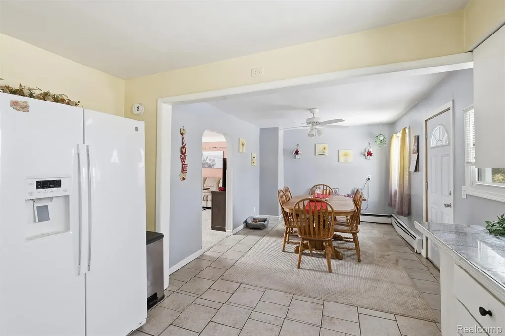 92 Hartley Street Lapeer City MI 48446
