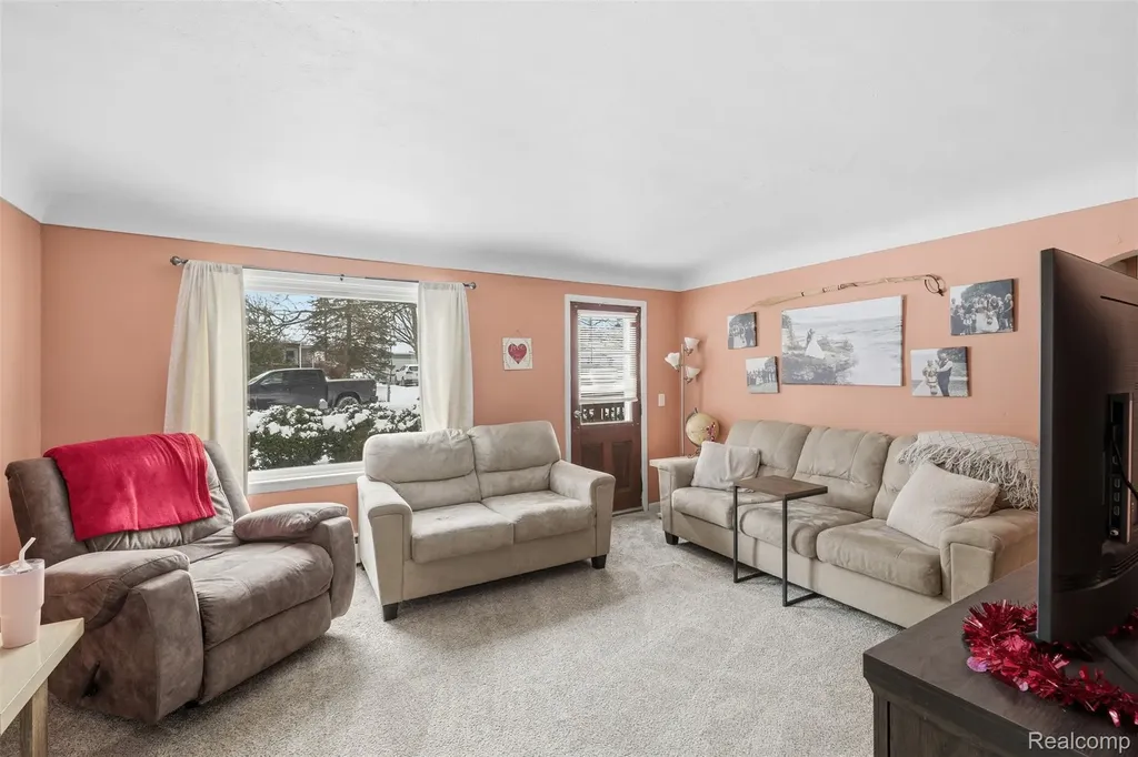 92 Hartley Street Lapeer City MI 48446