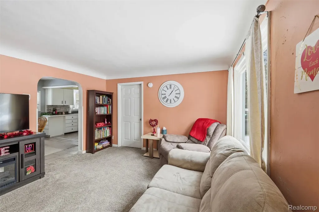 92 Hartley Street Lapeer City MI 48446