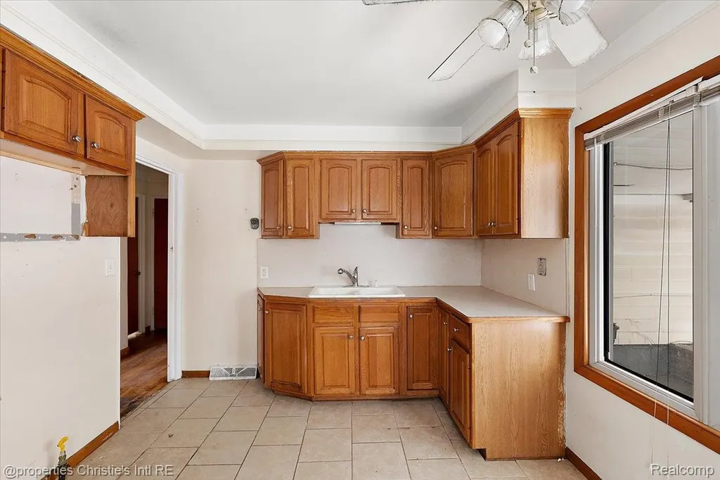 23704 Hazelwood Avenue Hazel Park City MI 48030