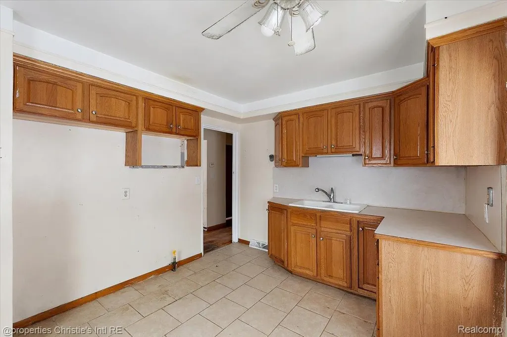 23704 Hazelwood Avenue Hazel Park City MI 48030