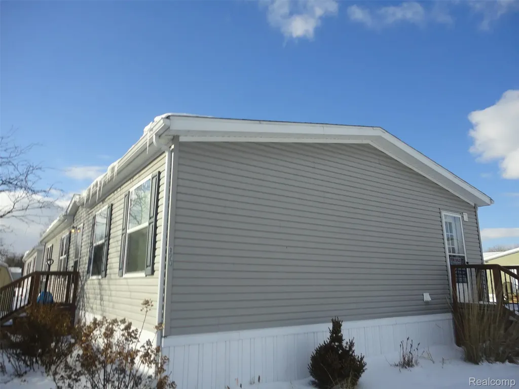 170 Newbury Adrian City MI 49221