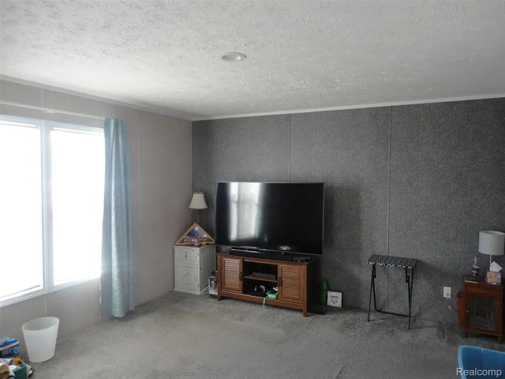 170 Newbury Adrian City MI 49221