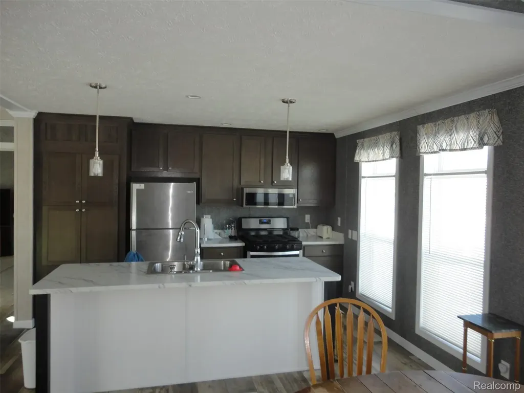 170 Newbury Adrian City MI 49221