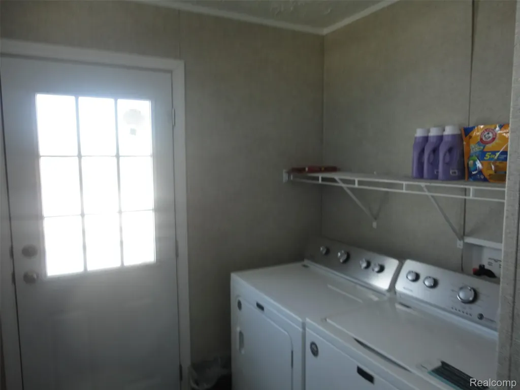 170 Newbury Adrian City MI 49221