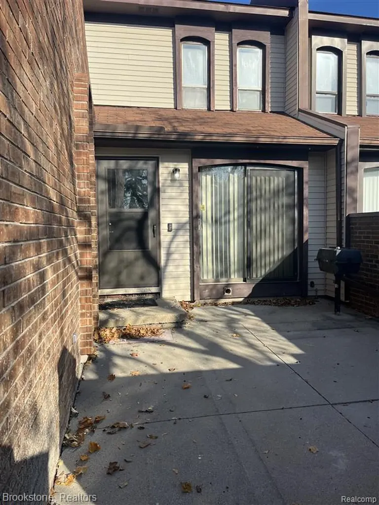 25006 Chambley Drive Southfield City MI 48034