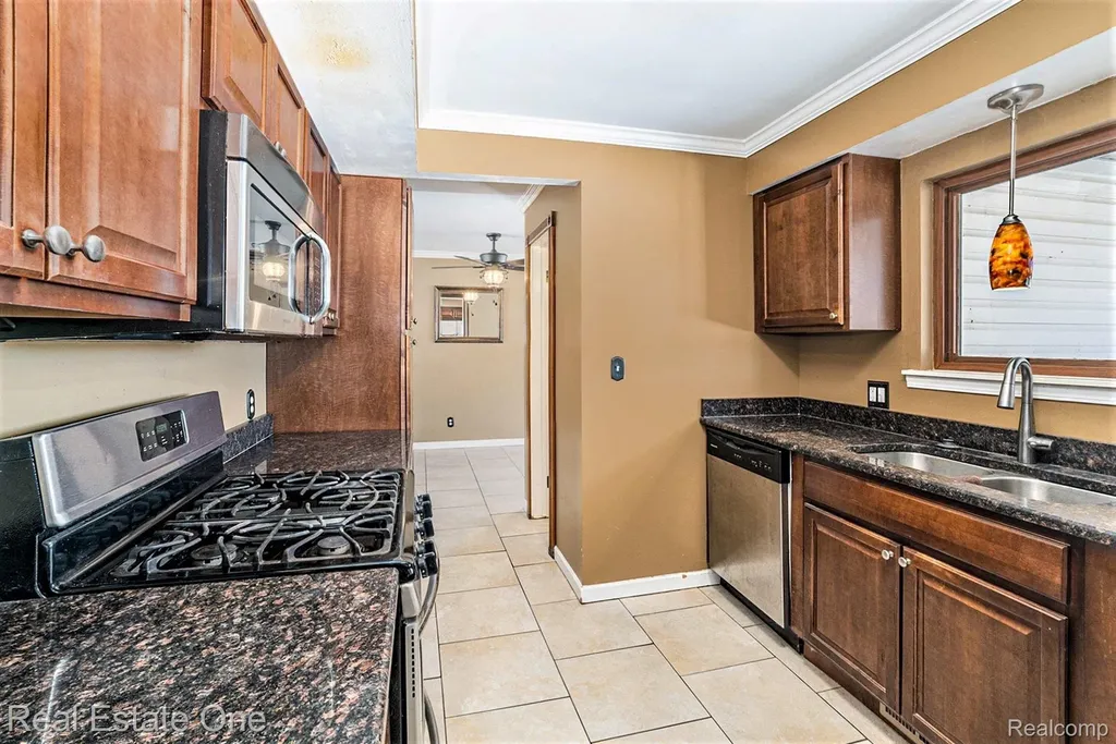11422 Skyline Drive Fenton Charter Township MI 48430