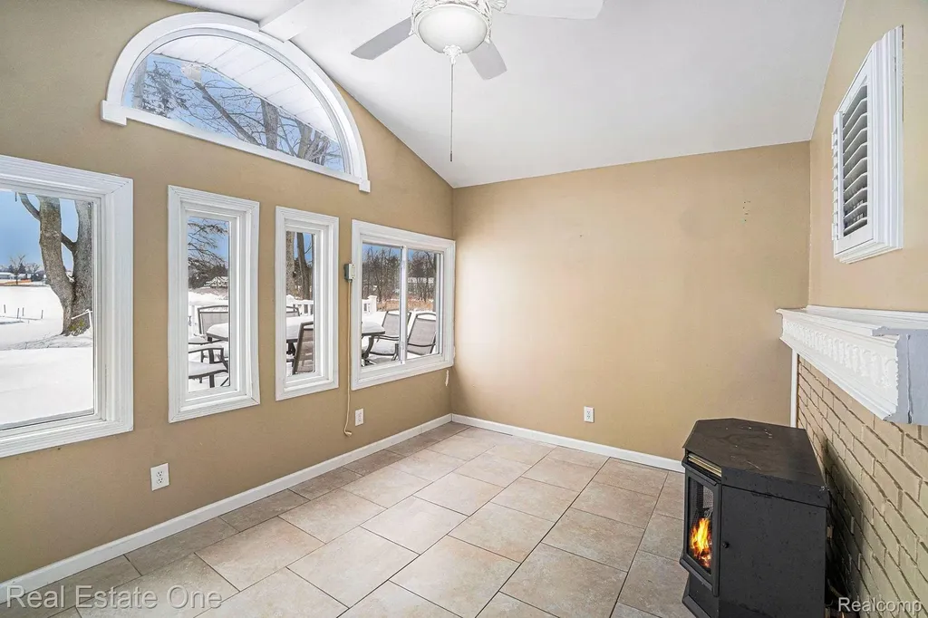 11422 Skyline Drive Fenton Charter Township MI 48430