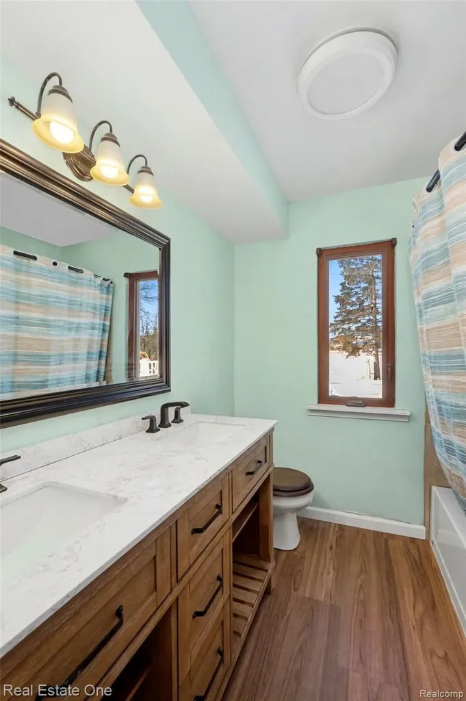 11422 Skyline Drive Fenton Charter Township MI 48430