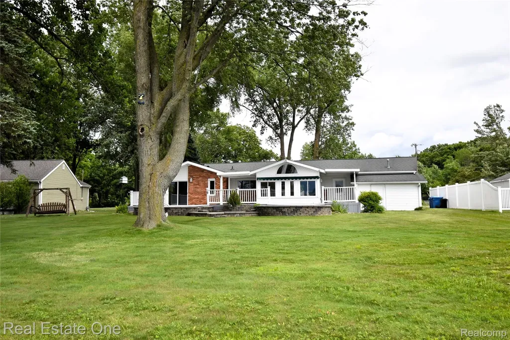11422 Skyline Drive Fenton Charter Township MI 48430