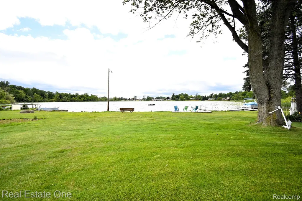 11422 Skyline Drive Fenton Charter Township MI 48430