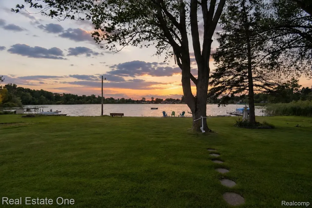11422 Skyline Drive Fenton Charter Township MI 48430