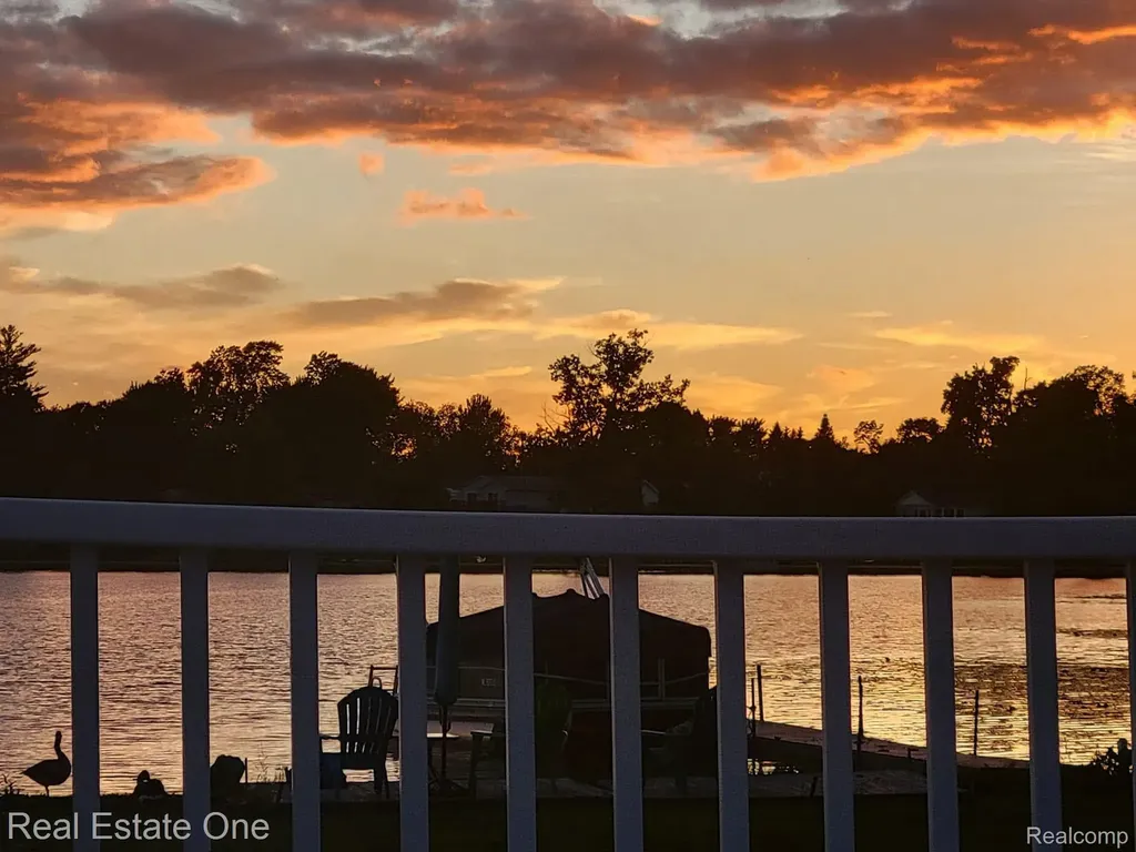 11422 Skyline Drive Fenton Charter Township MI 48430