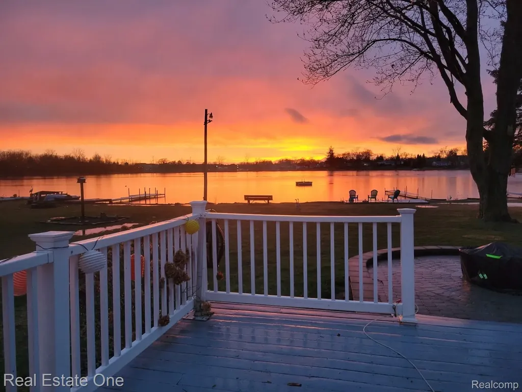 11422 Skyline Drive Fenton Charter Township MI 48430