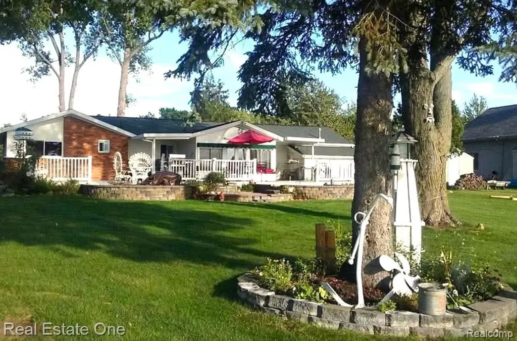 11422 Skyline Drive Fenton Charter Township MI 48430