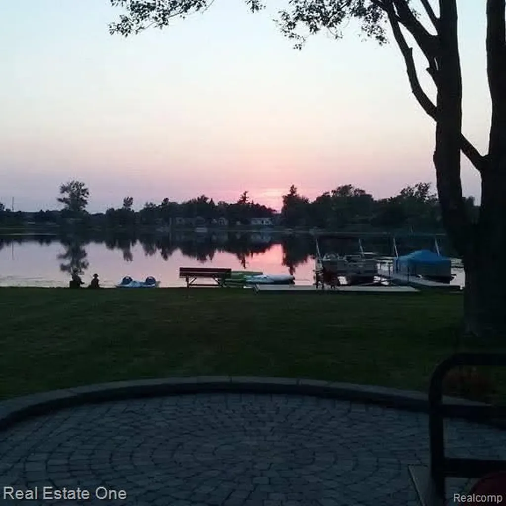 11422 Skyline Drive Fenton Charter Township MI 48430