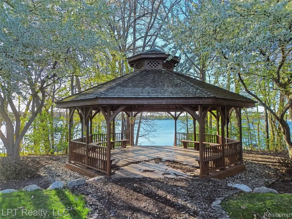 4525 Mapleton Drive Genoa Township MI 48843