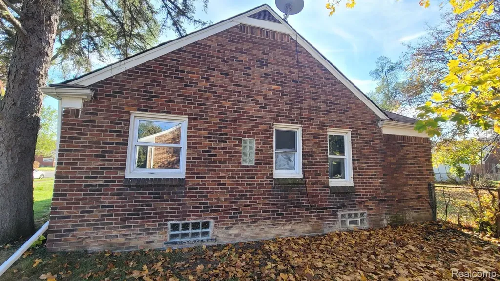 9215 Grandville Avenue Detroit City MI 48228
