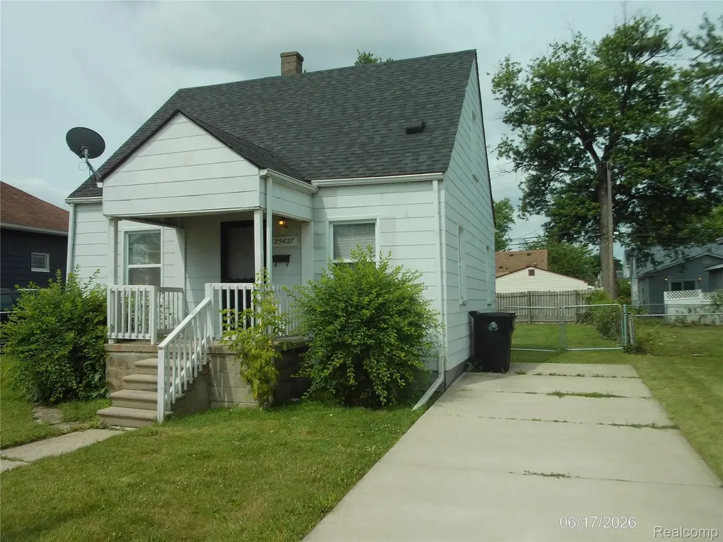 25627 Paige Street Roseville City MI 48066