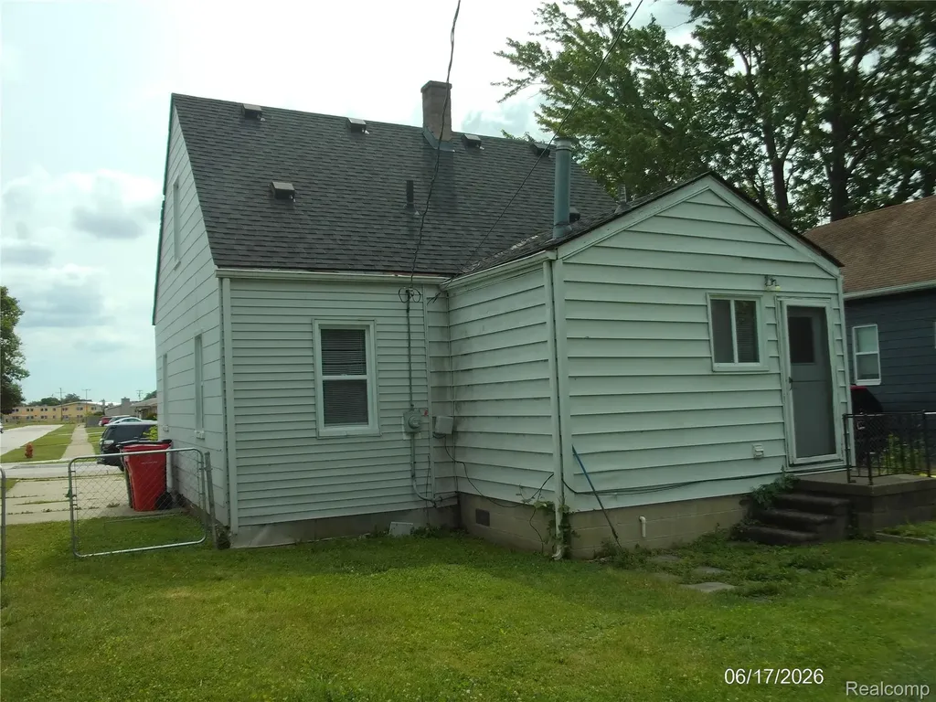 25627 Paige Street Roseville City MI 48066