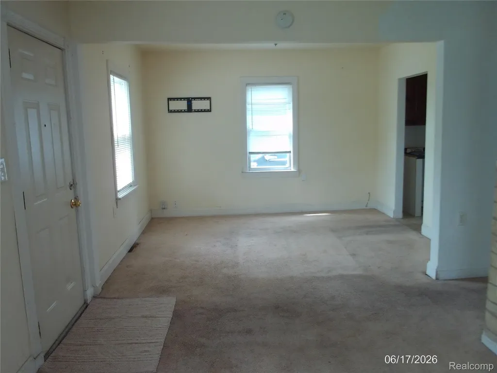 25627 Paige Street Roseville City MI 48066