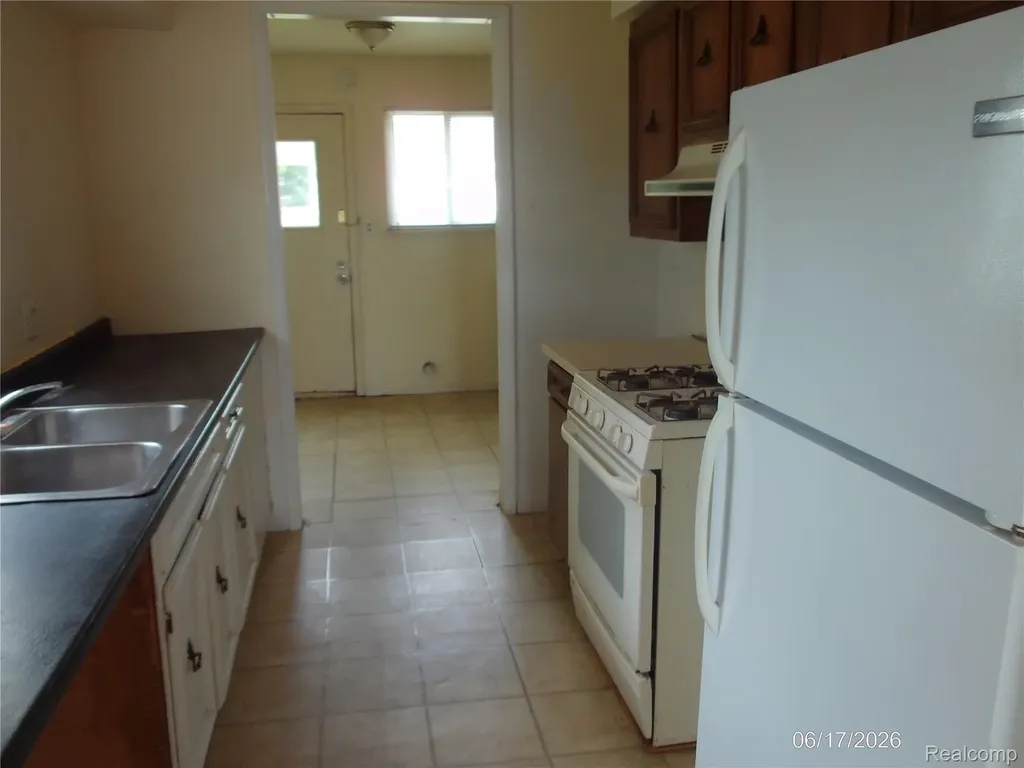 25627 Paige Street Roseville City MI 48066