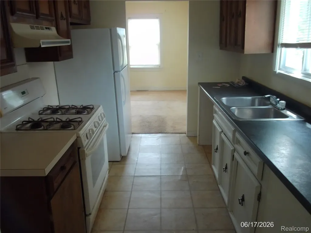 25627 Paige Street Roseville City MI 48066