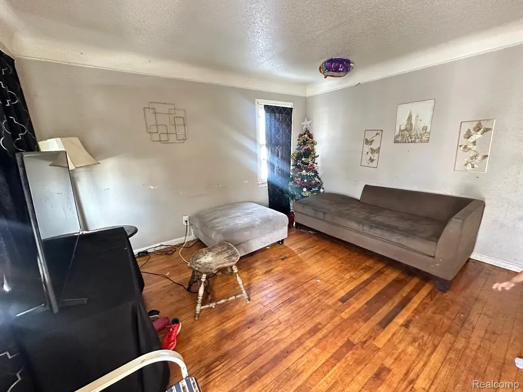 19810 Plainview Avenue Detroit City MI 48219