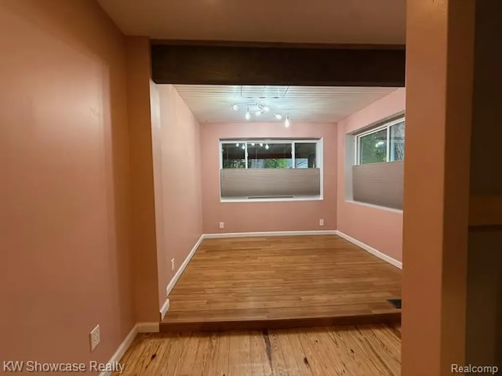 609 Elkinford Drive White Lake Charter Township MI 48383