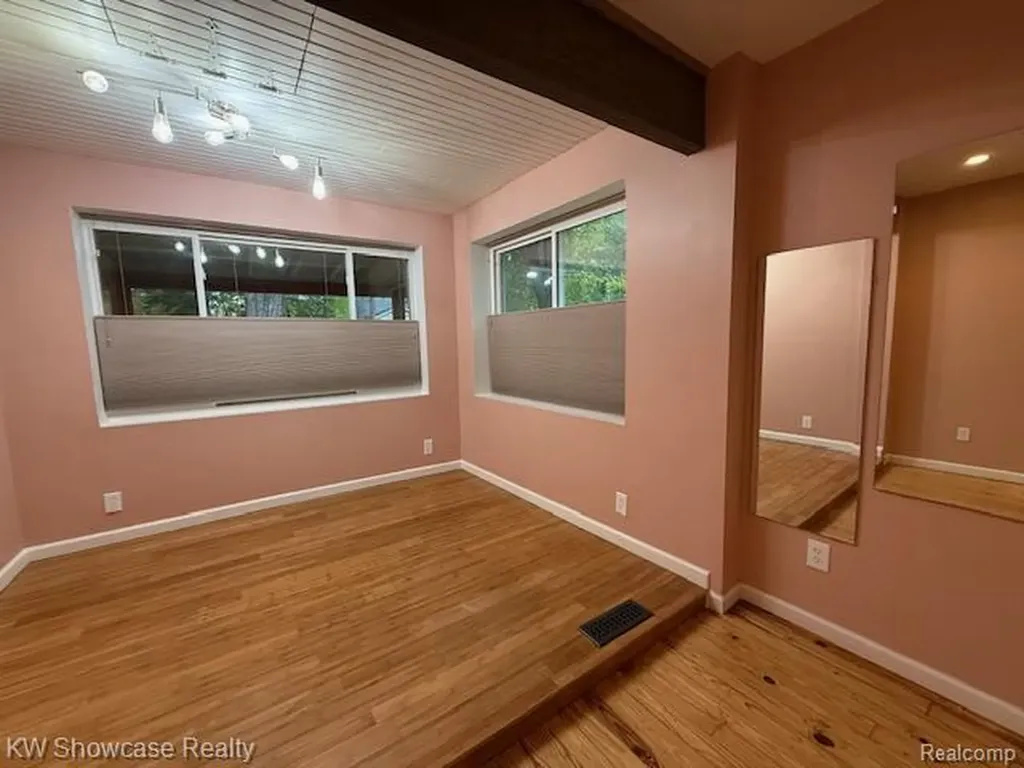 609 Elkinford Drive White Lake Charter Township MI 48383